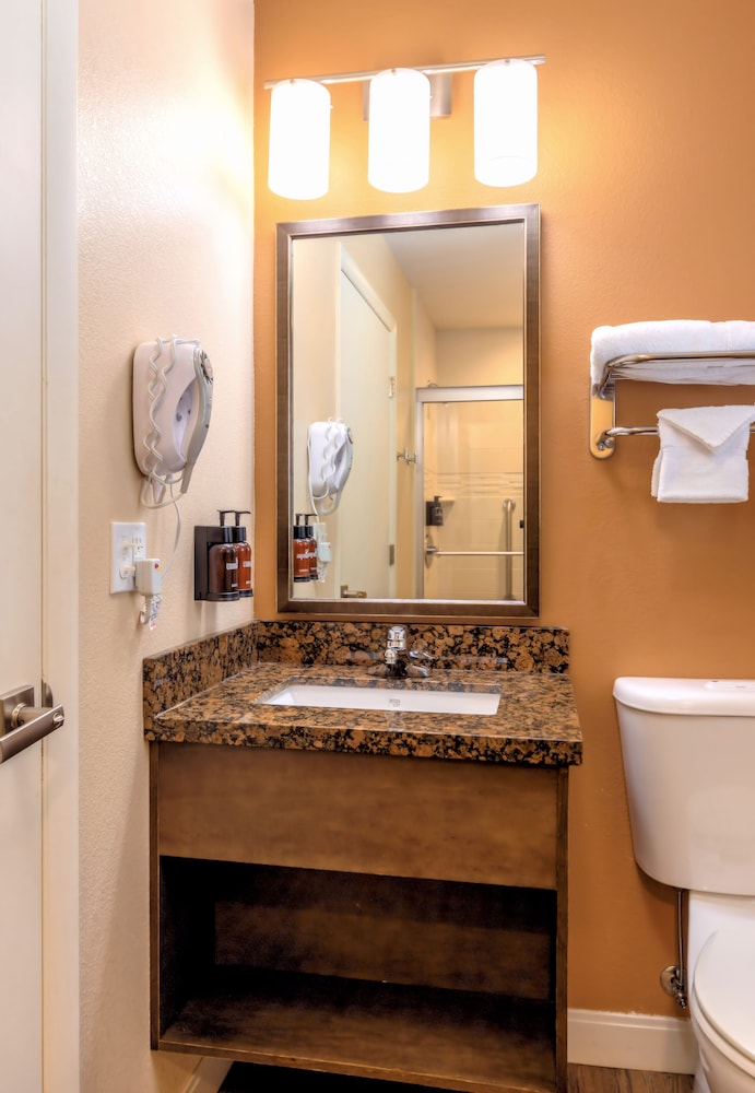جناح جونيور بسرير كينج مع أريكة، Boulder University Inn 2/3