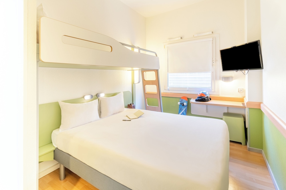 ROOM, DOUBLE AND BUNK BED