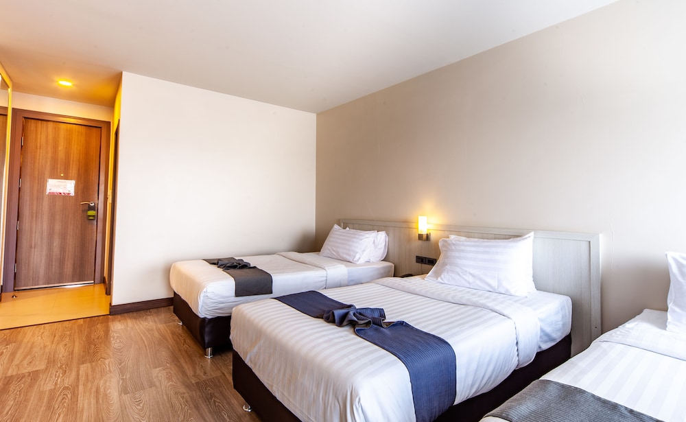 Rung Aroon Hotel By Le Siri 12/50