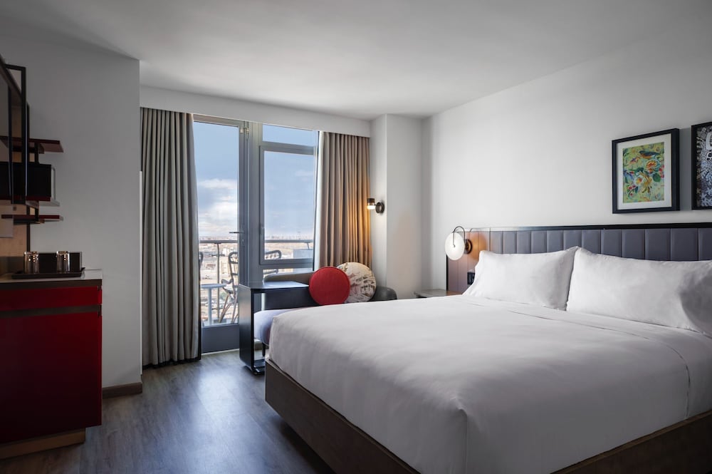 Renaissance New York Flushing Hotel at Tangram 7/44