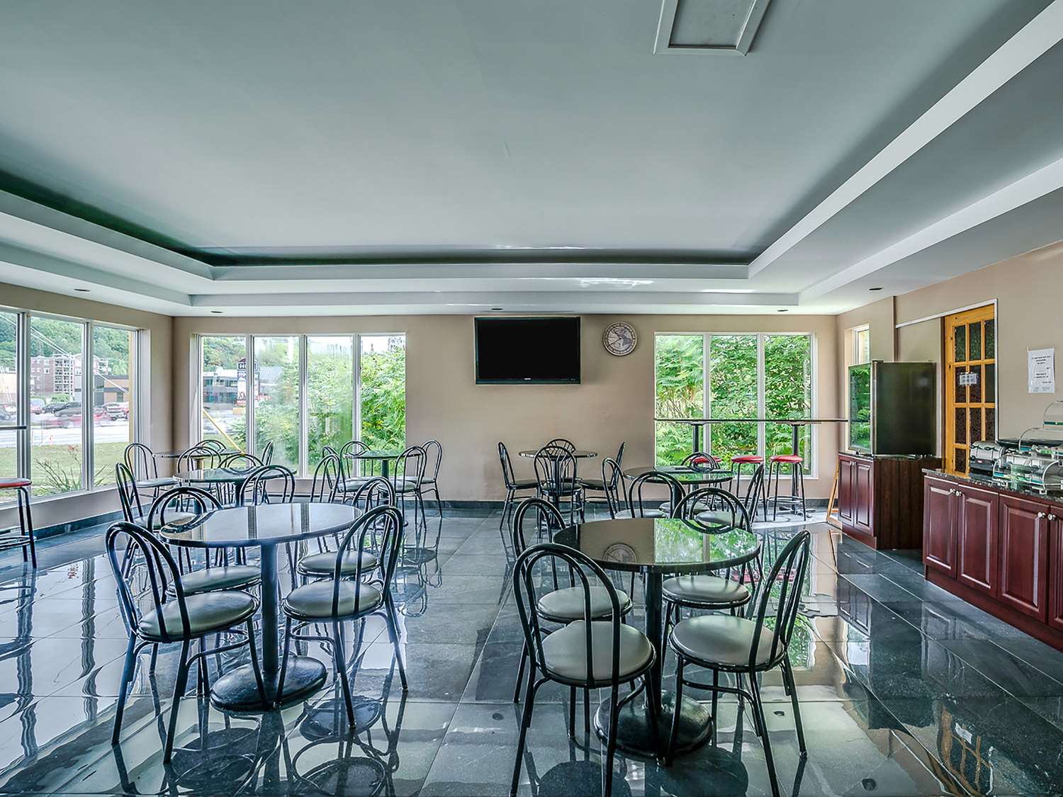 Quality Suites Sainte Anne de Beaupre 9/18