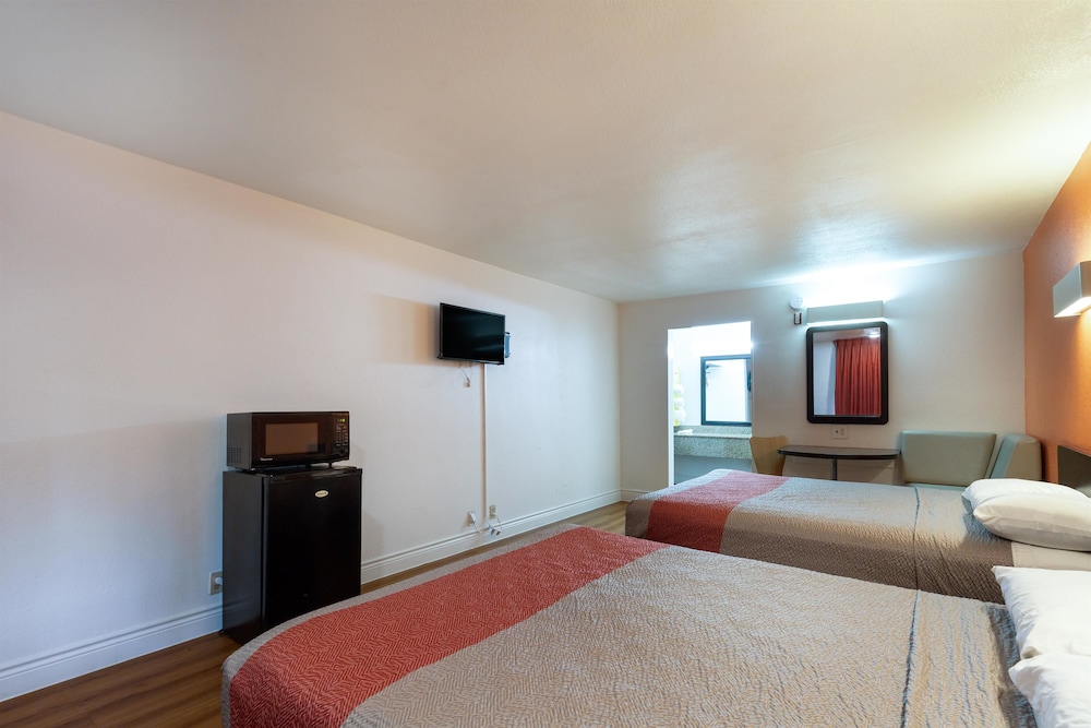 Motel6 Houston Tx East 32/54
