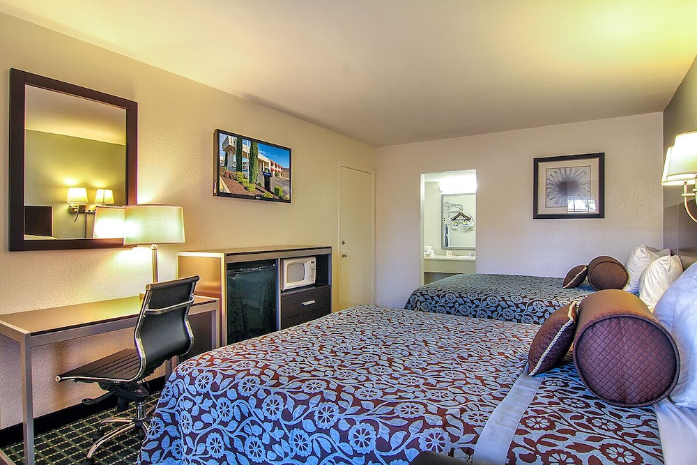 Days Inn by Wyndham Market Center Dallas Love Field 15/27