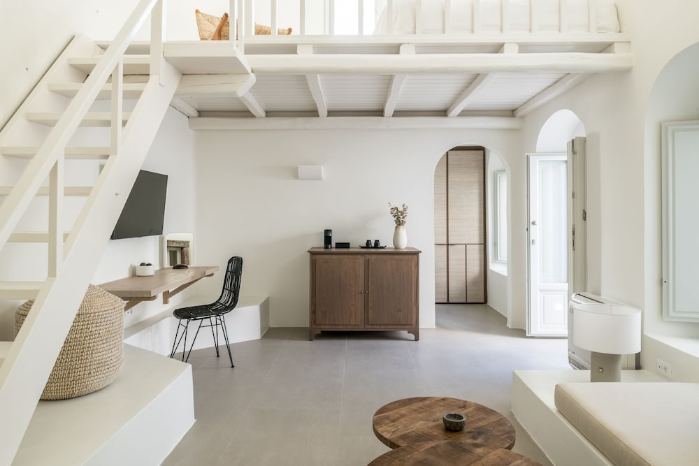 Enigma Apartment 6/50