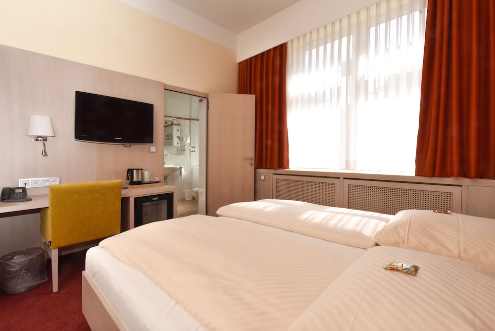 City Partner Hotel Adria 26/84