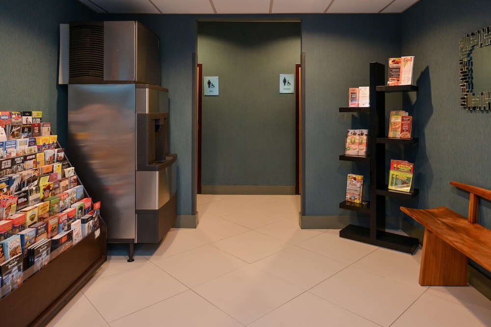 Country Inn & Suites By Radisson Nashville Airport TN 61/70