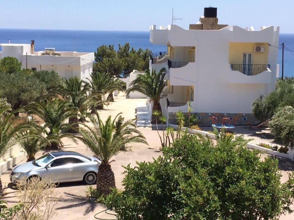 Elenas Beach Garden 15/16