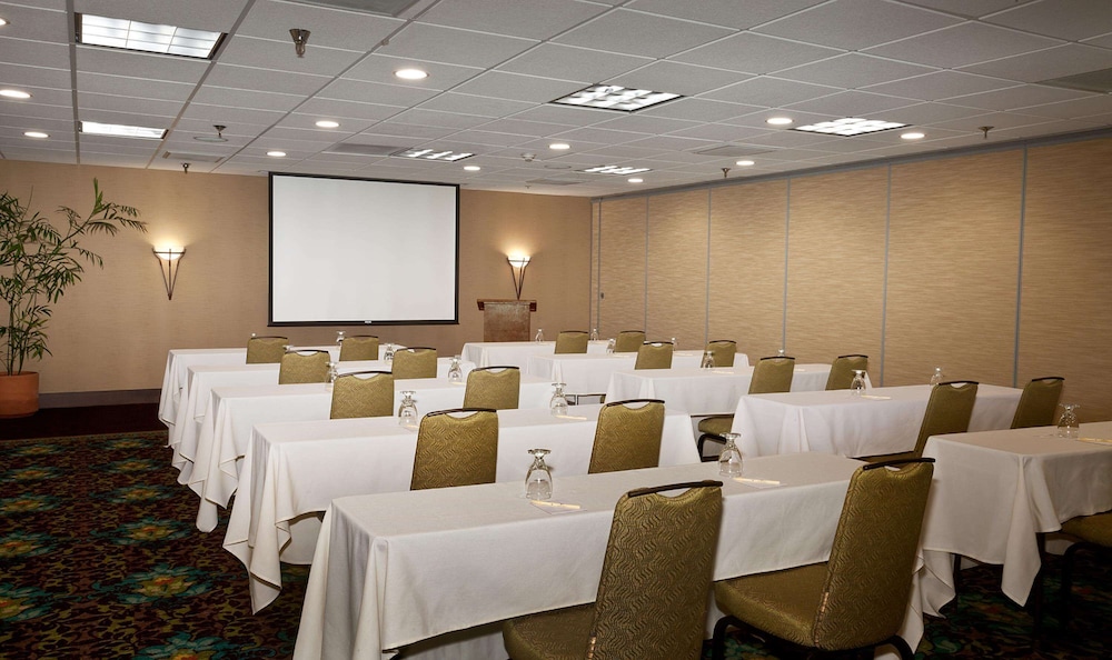 Doubletree By Hilton Santa Fe 54/62