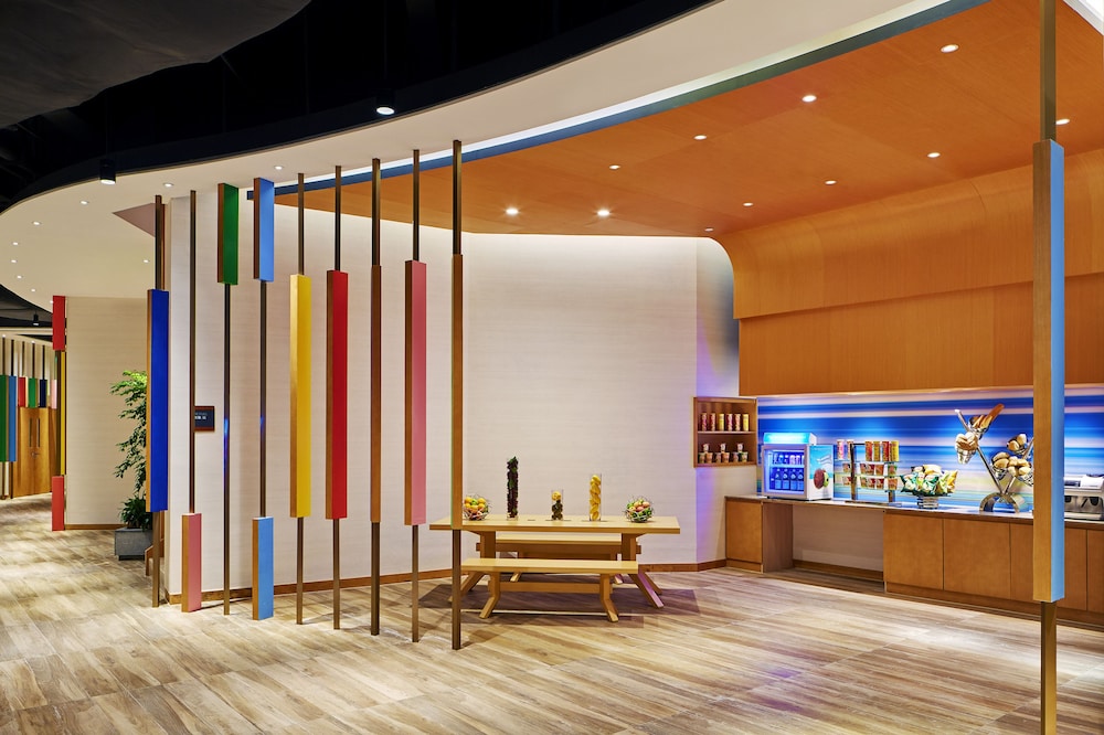 Aloft Dongguan Dynamic Town 8/48