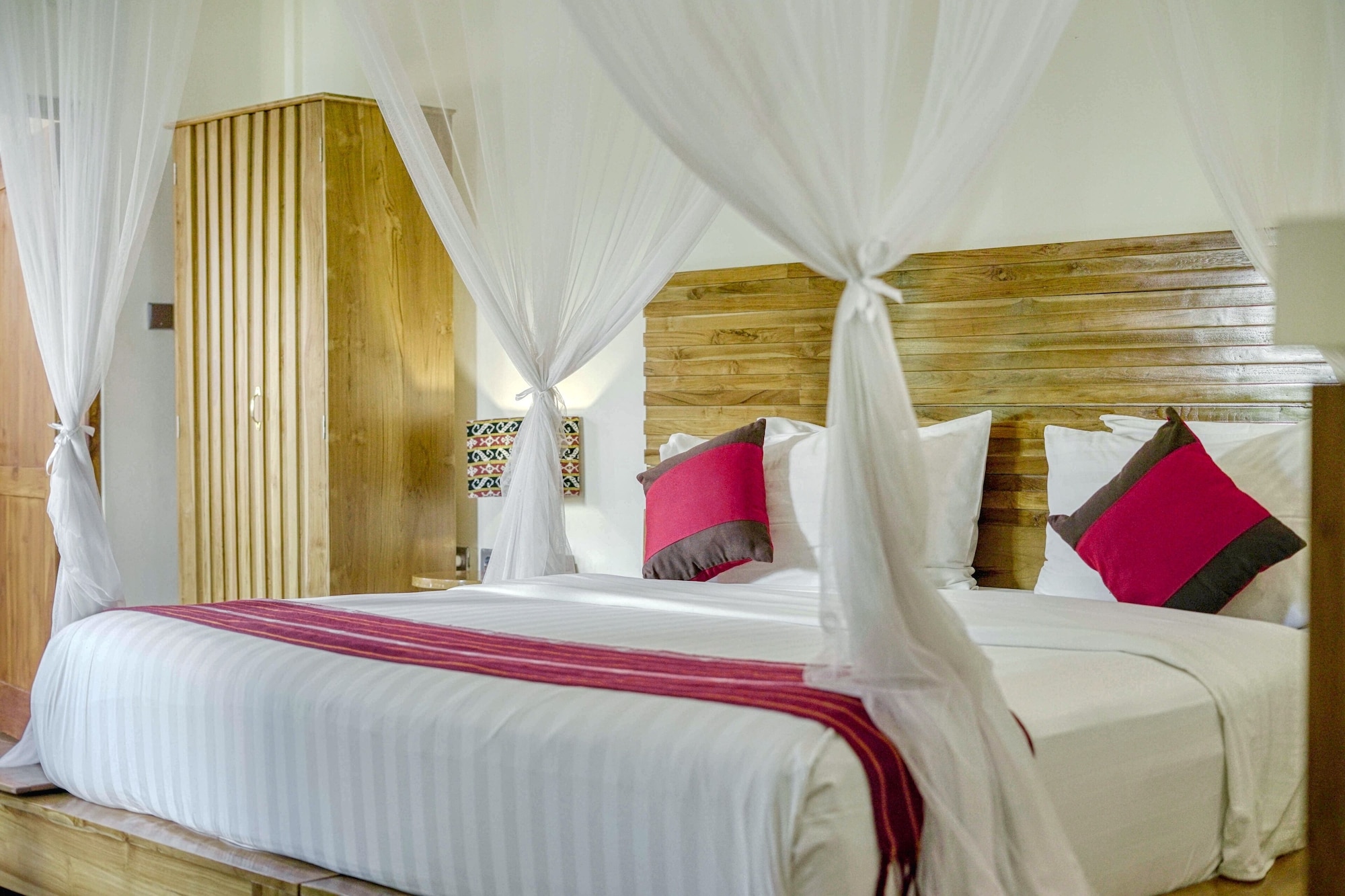 DELUXE, DOUBLE BED