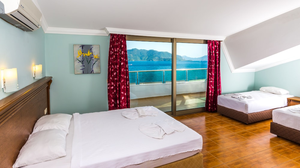 Honeymoon Hotel 7/30