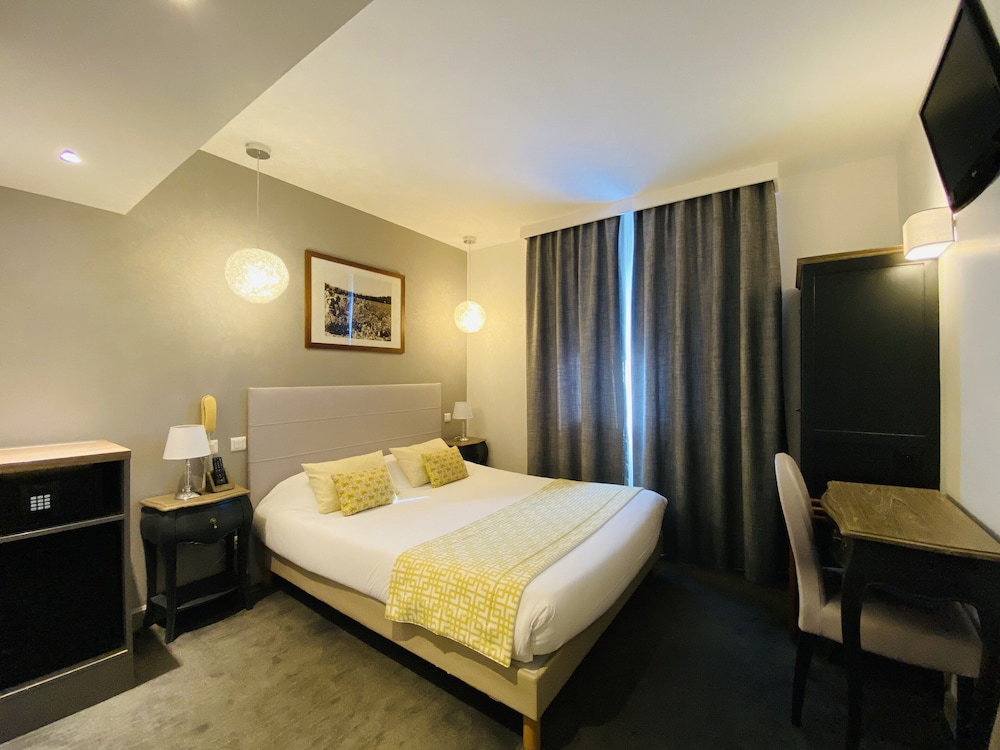 Brit Hotel Acacias 17/69