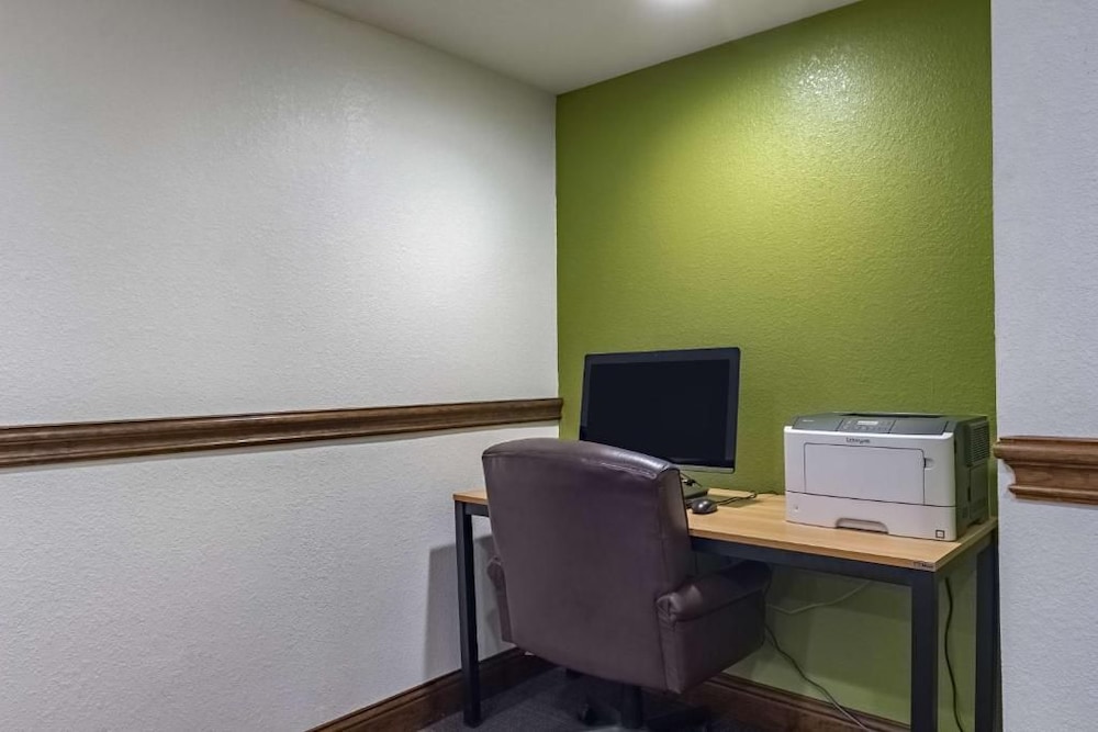 Studio6 Plano, TX 58/74