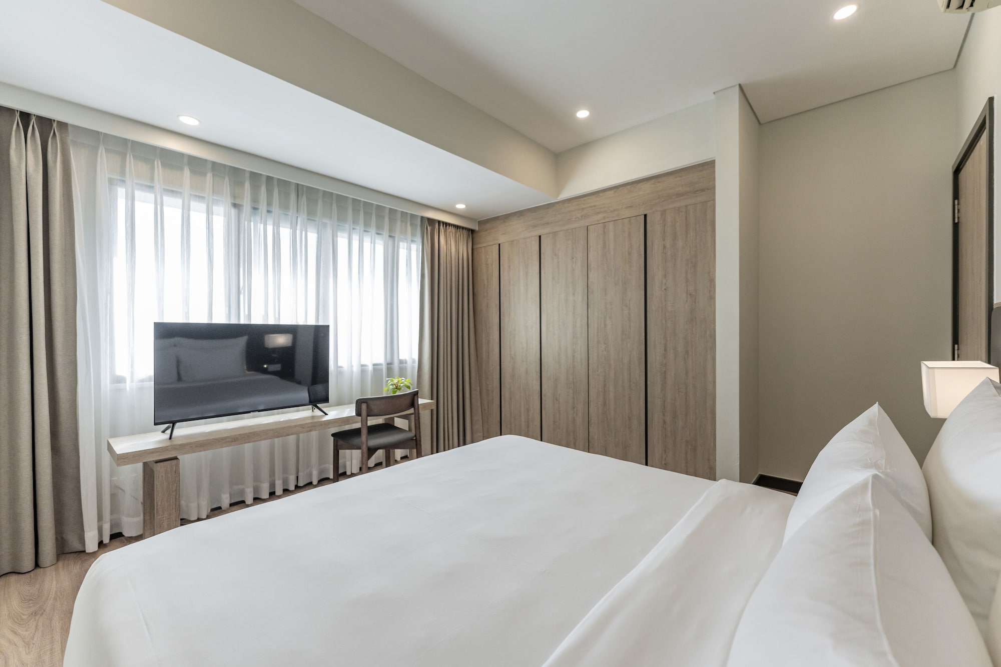 2 BEDROOMS, EXECUTIVE, SUITE, CITY VIEW, KITCHEN