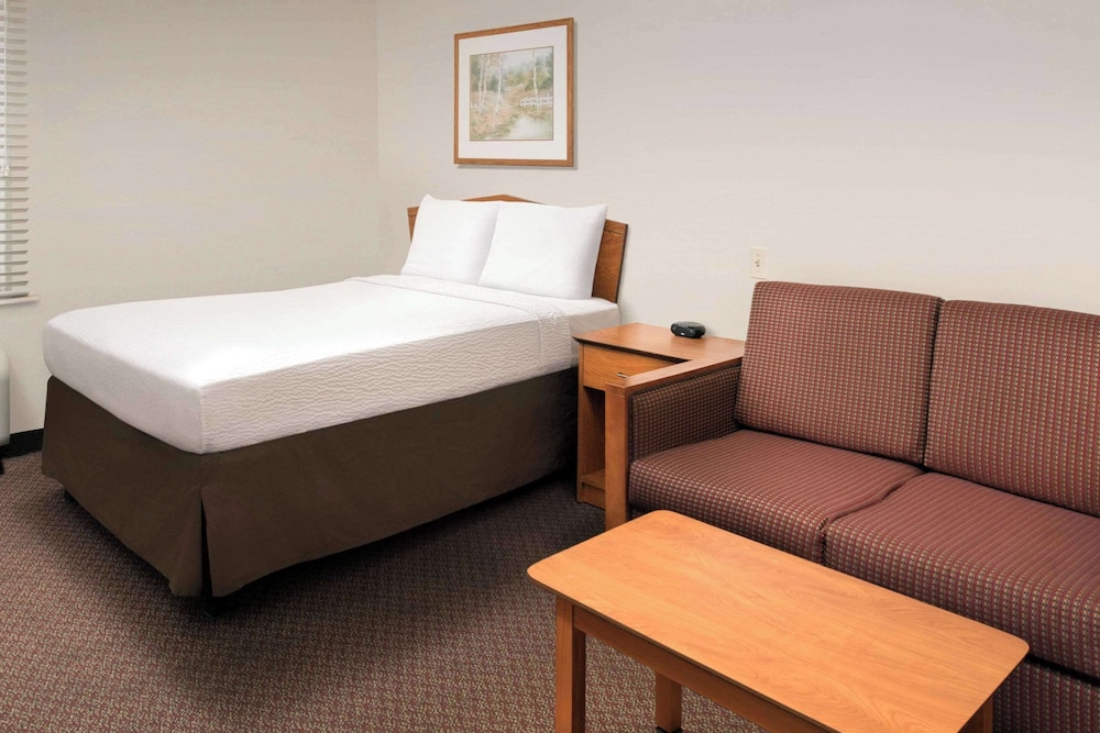 Suite, Queen Bed, Sofa, Accessible