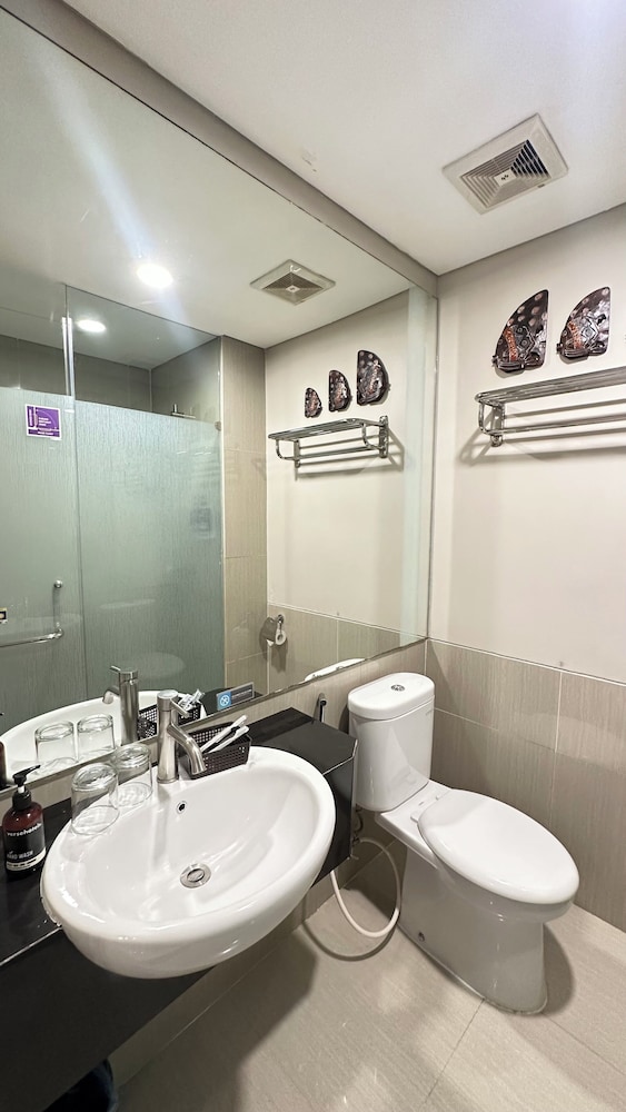 Verse Lite Hotel Gajah Mada 65/67