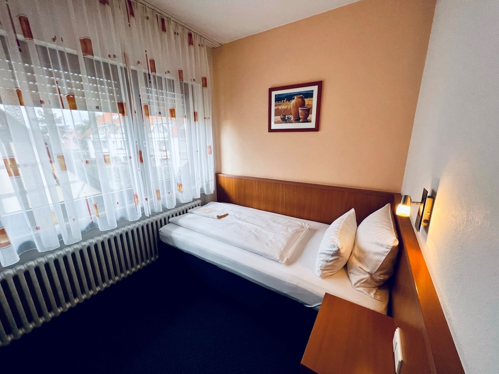 Hotel & Restaurant Goldener Pflug 22/77