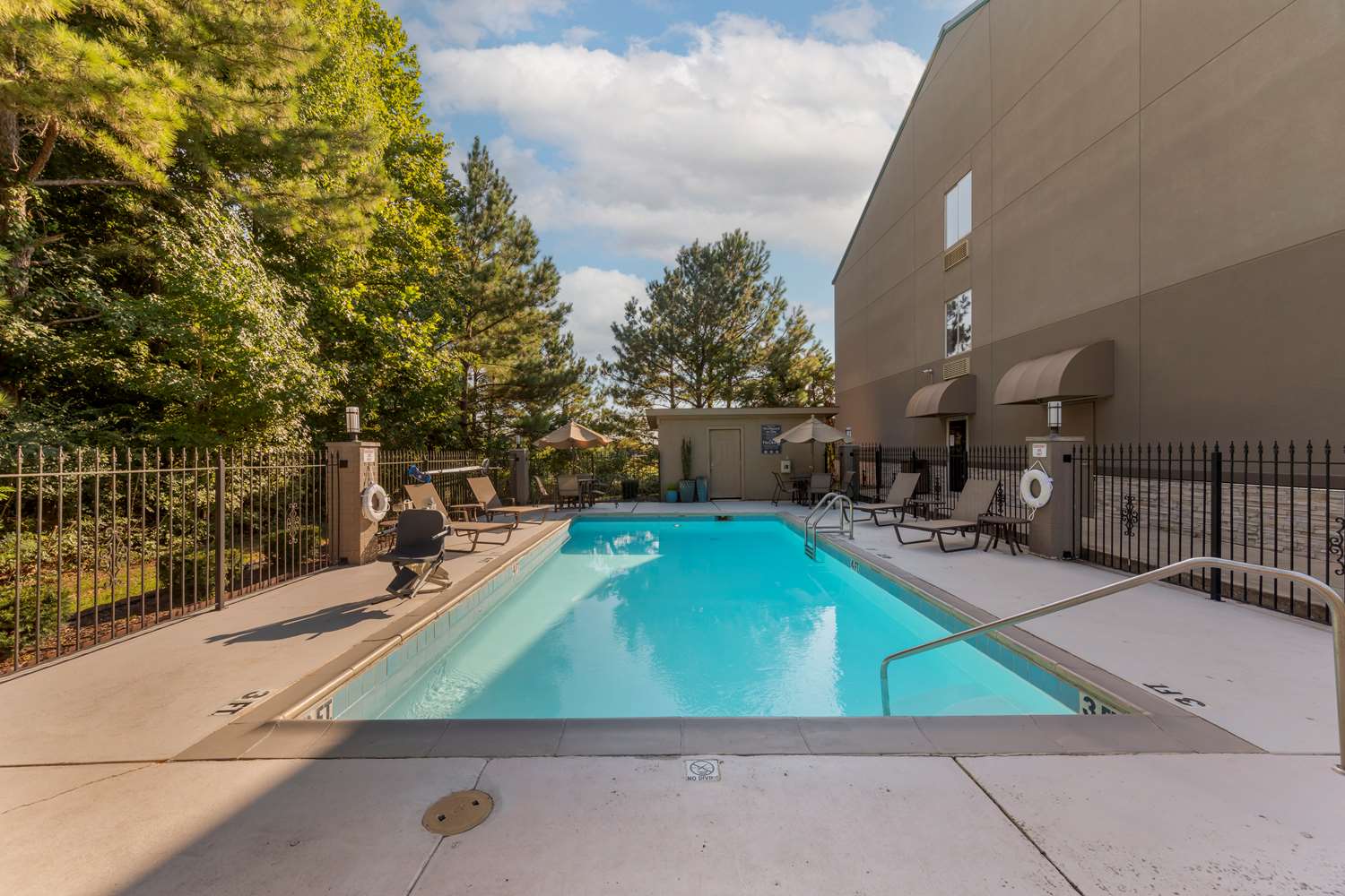 Best Western Plus Russellville Hotel & Suites 32/32