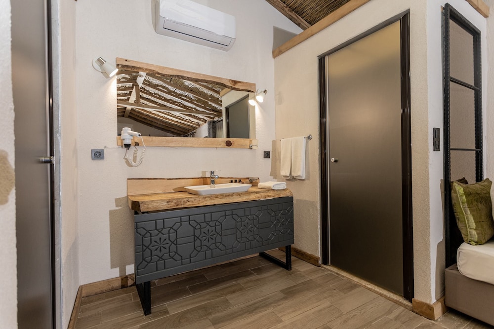 Suna Village Hotel 8/50