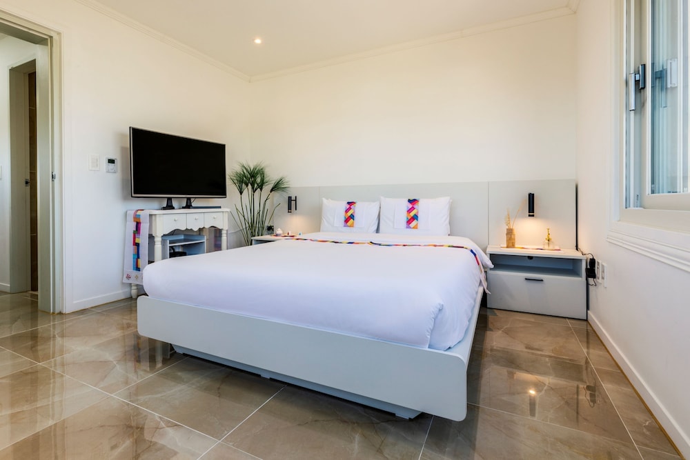2 BEDROOMS, SUITE, OCEAN VIEW