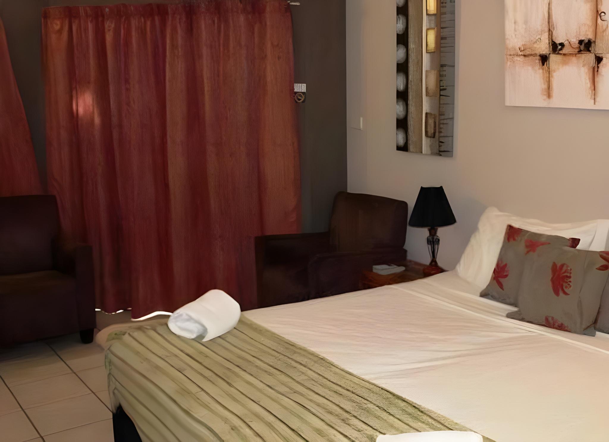 Colonial, Studio, Queen Bed