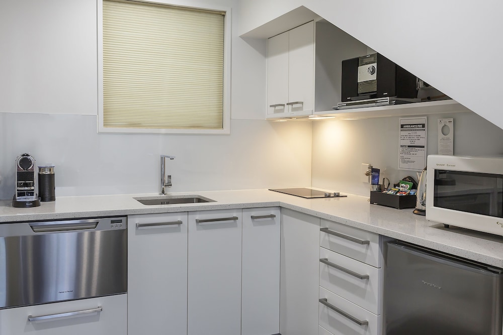 Delorenzo S Studio Apartments 9/72