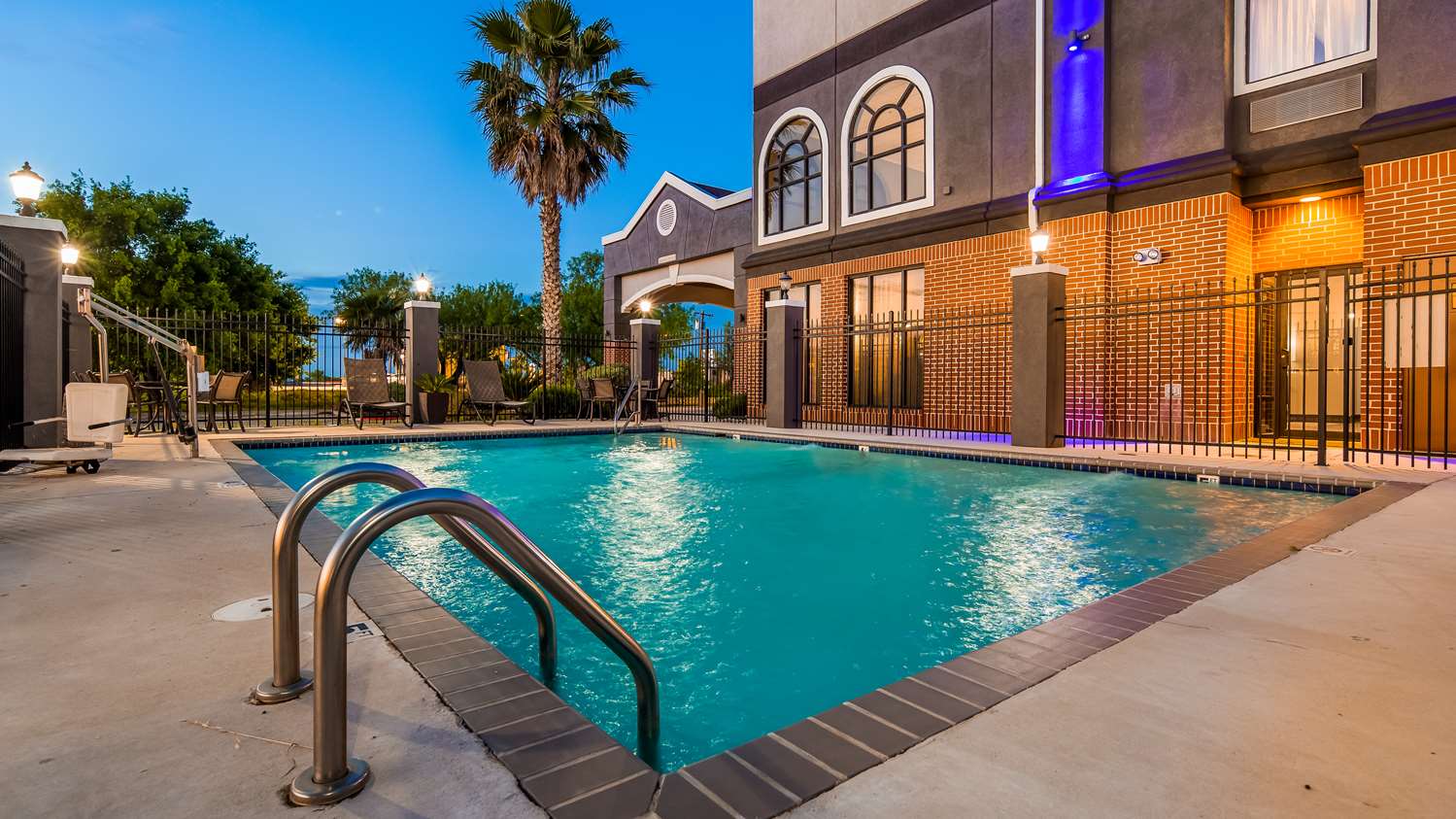 Hondo Inn Hotel 4/21