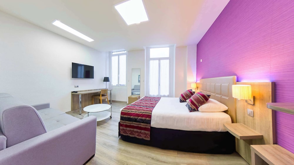 غرفة سوبيريور رباعية بسرير كوين مع أريكة، Hotel the Originals Sens Archotel 5/8