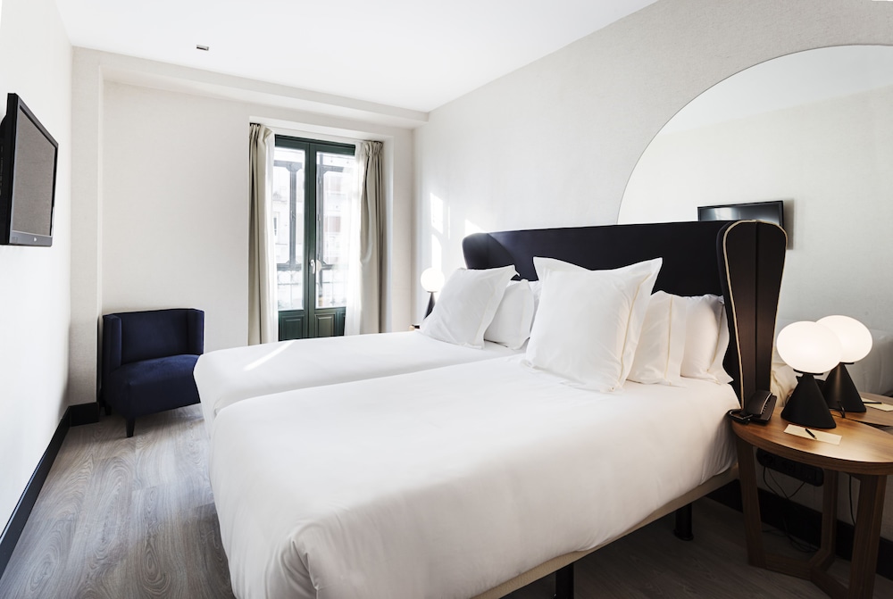 Hotel One Shot Luchana 22 (Ex Innside Madrid) 12/73
