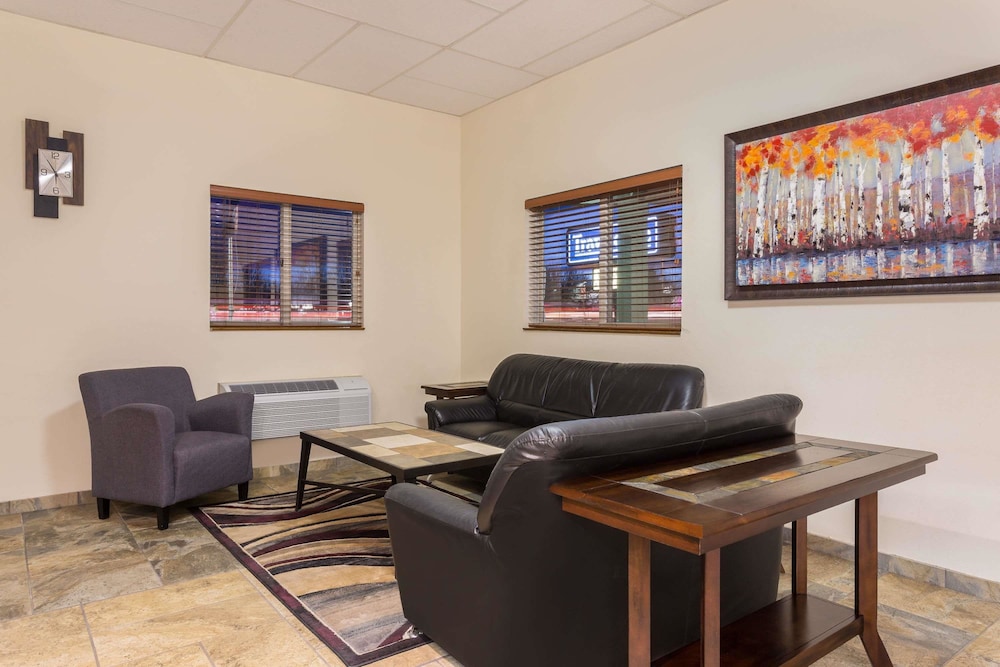 Travelodge By Wyndham Loveland/Fort Collins Area 17/25