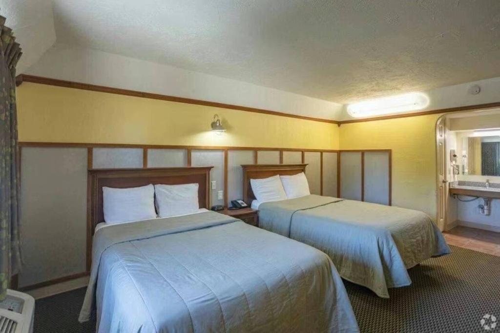 Econo Lodge Canadian, TX 11/22