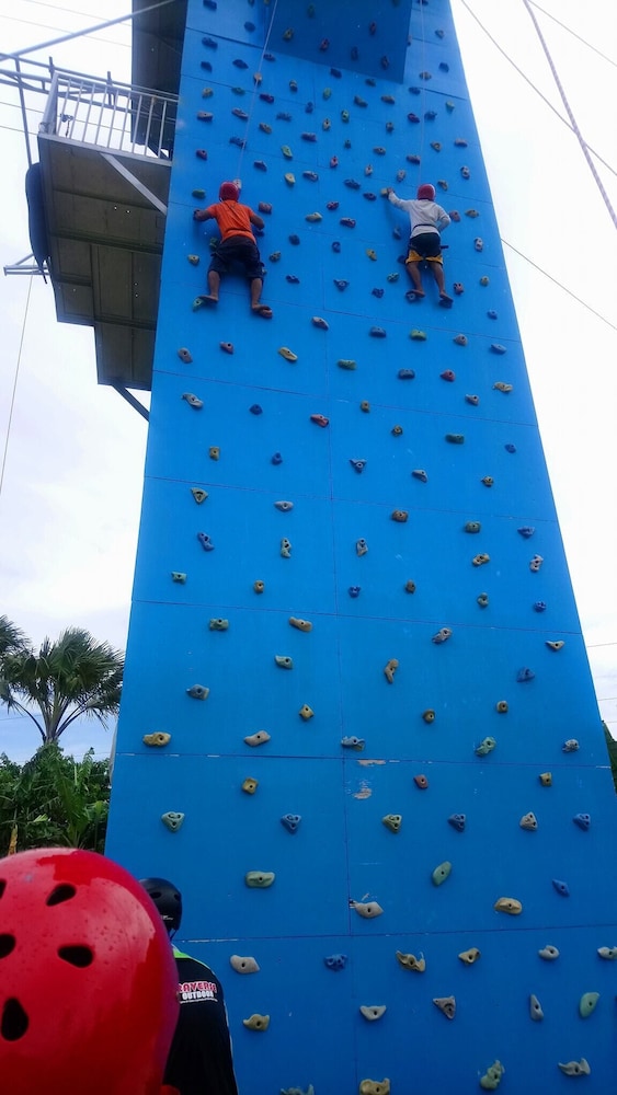 San Remigio Beach Club 7/49