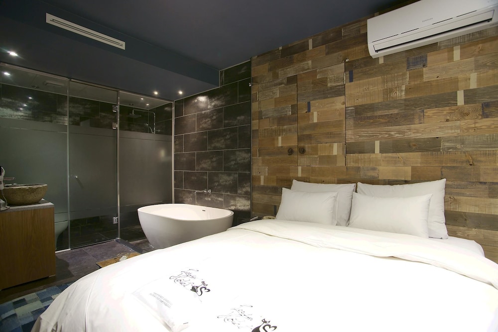 Hwagok Lush Hotel 13/44