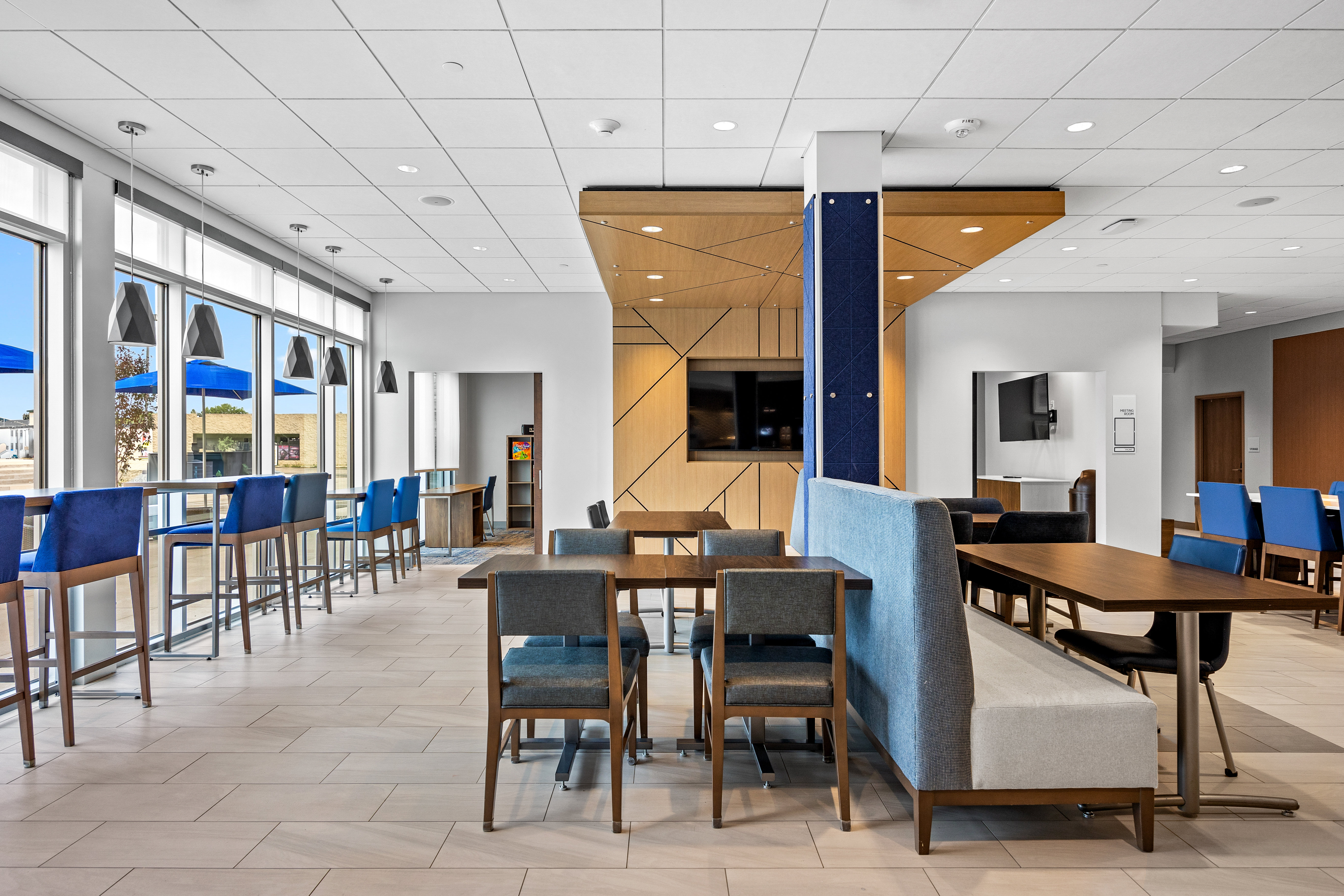Holiday Inn Express & Suites MARINETTE 32/35