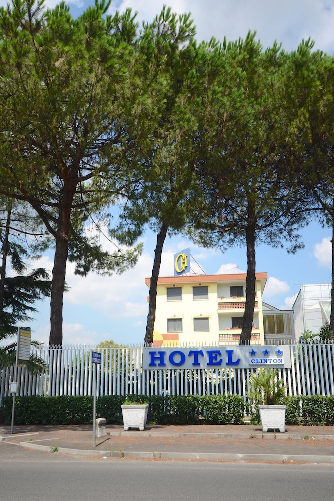 Hotel Clinton 32/35