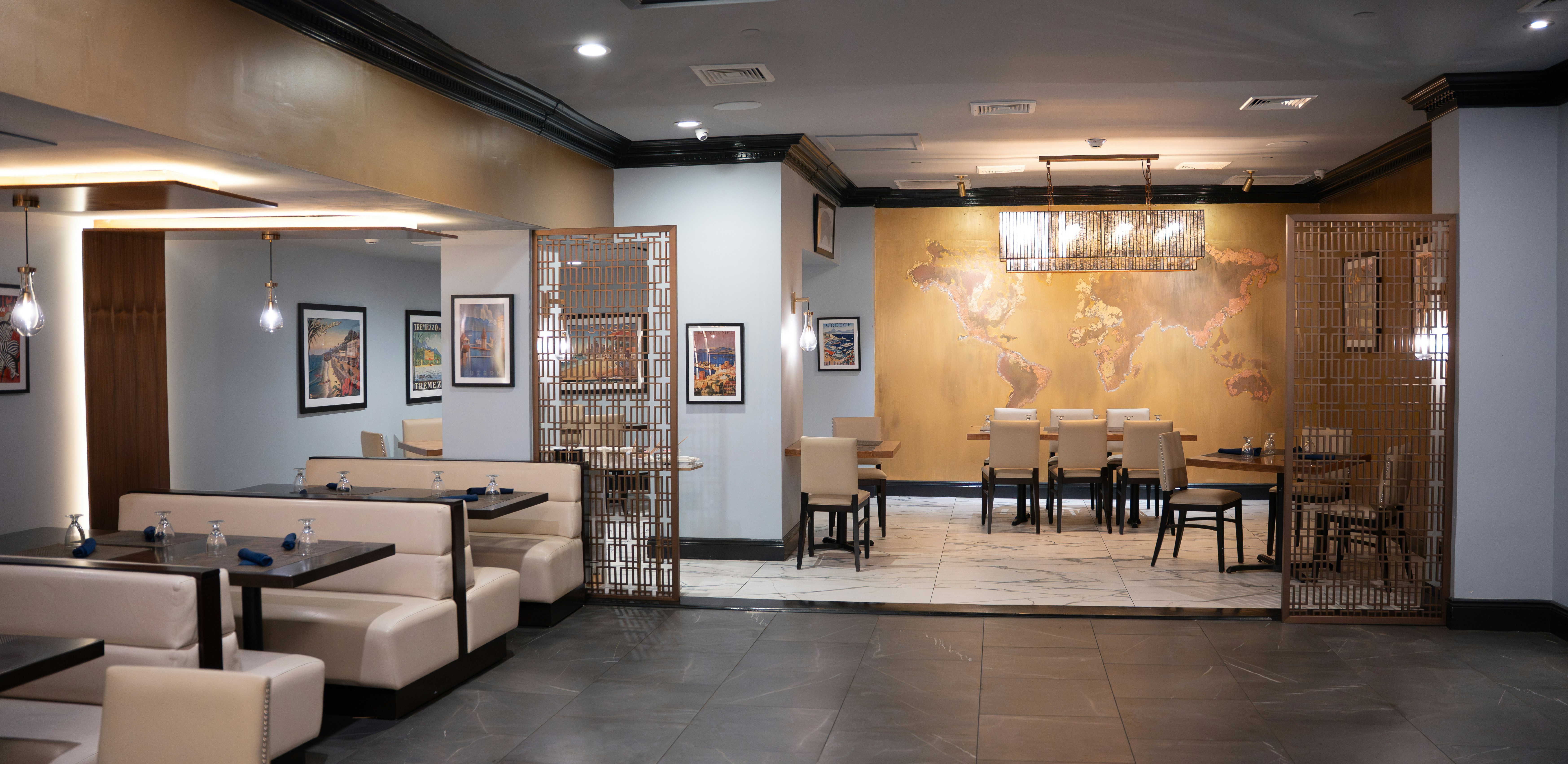 The Roslyn, Tapestry Collection by Hilton 27/50