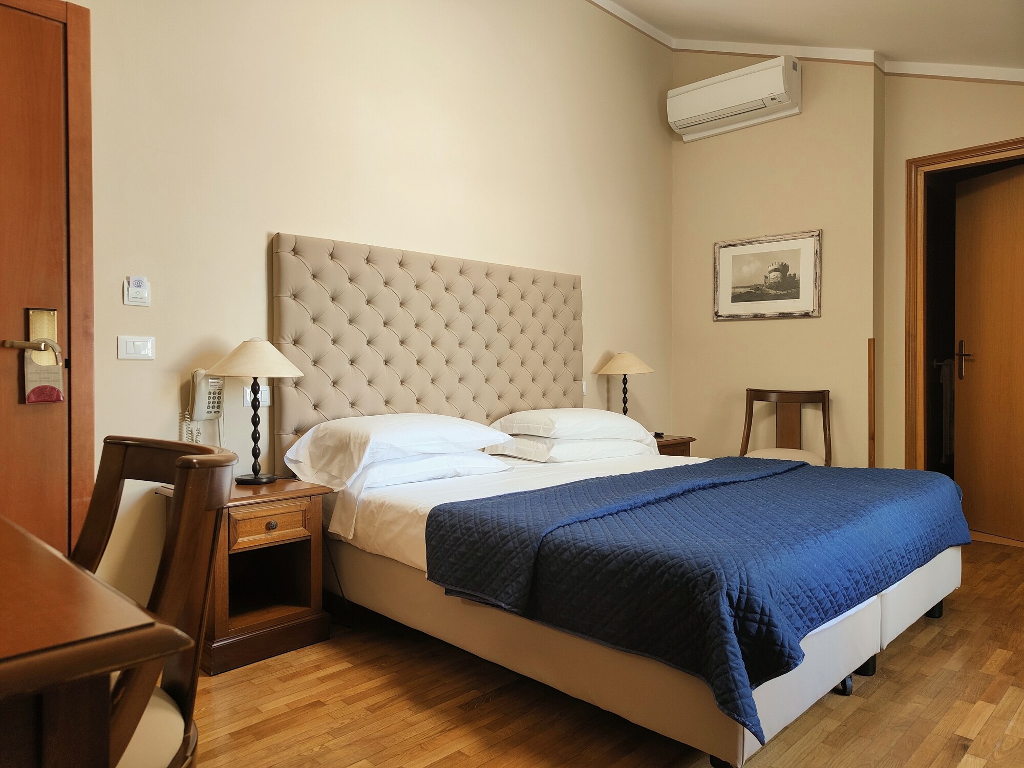 ECONOMY, DOUBLE OR TWIN BED