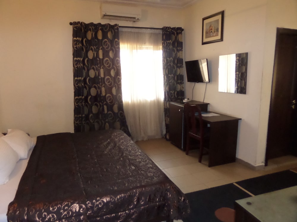 Dreamland Suites 18/45
