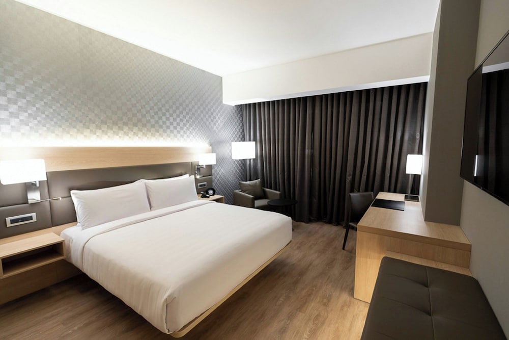 Deluxe, King Bed, Ocean Front