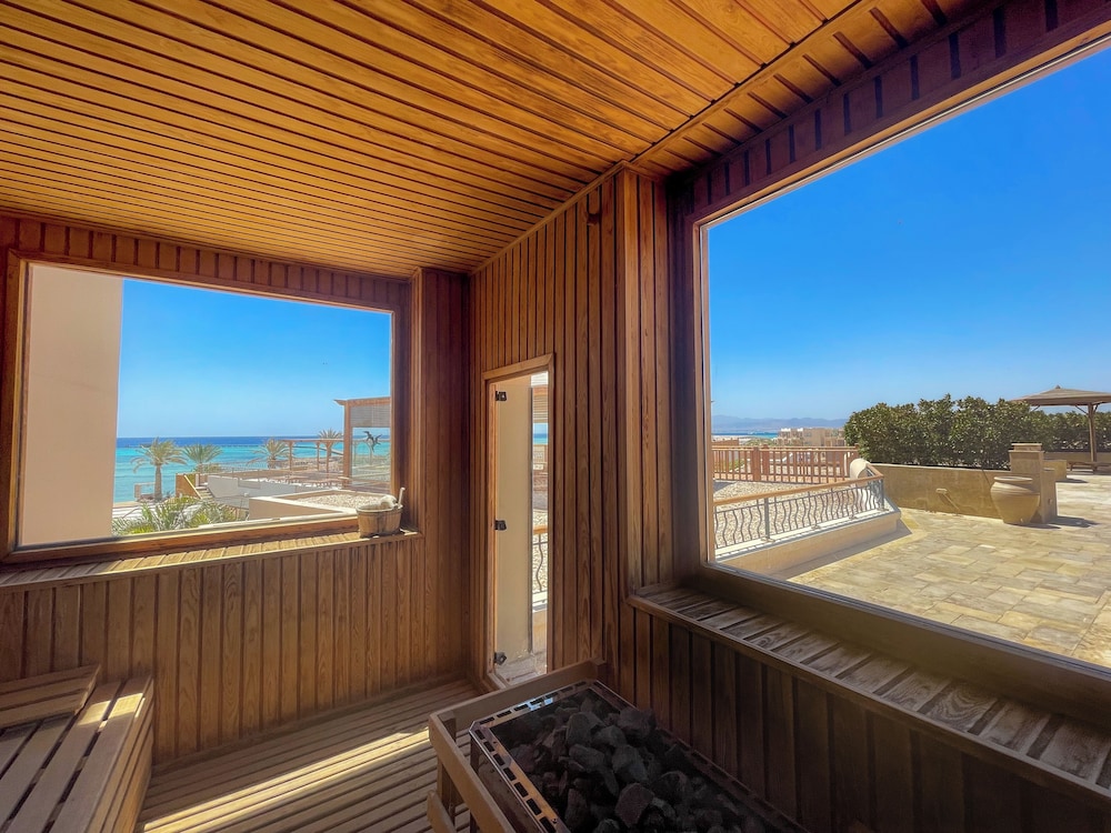The Breakers Diving and Surfing Lodge 20/62
