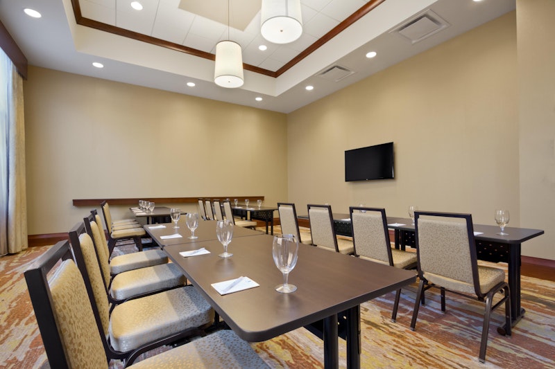 Embassy Suites Chattanooga / Hamilton Place 33/34