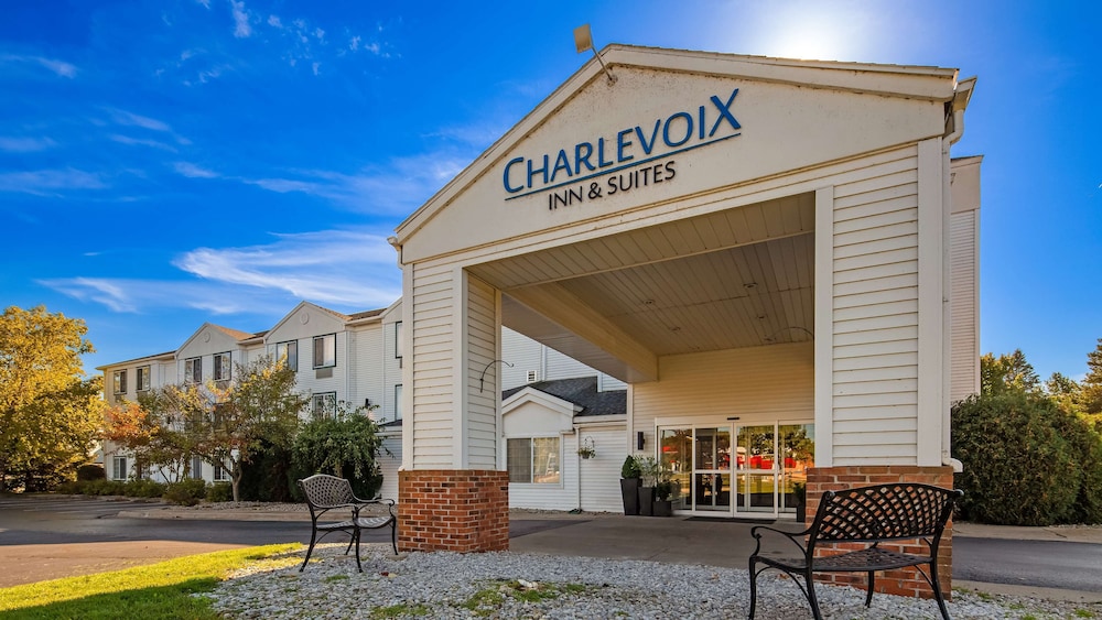Charlevoix Inn Suites, SureStay Collection by Best Western 4/45