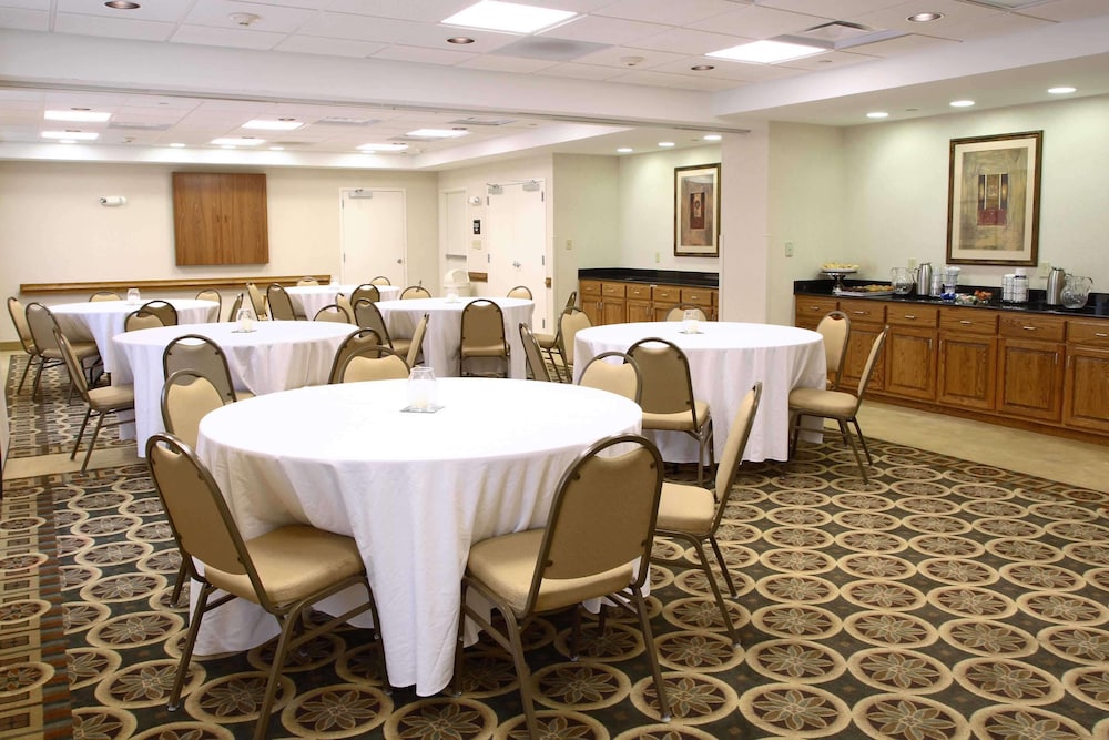 Hampton Inn & Suites Chesapeake-Square Mall 39/41