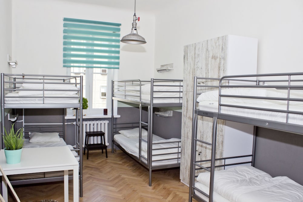 Chillout Hostel 55/70