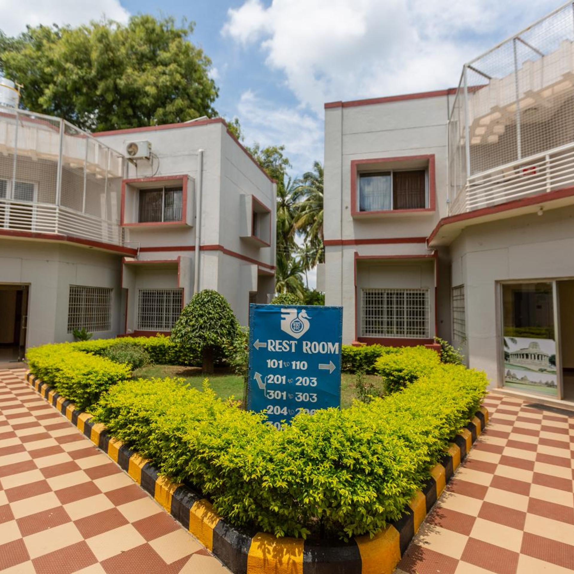 Kstdc Hotel Mayura Chalukya Badami 44/50