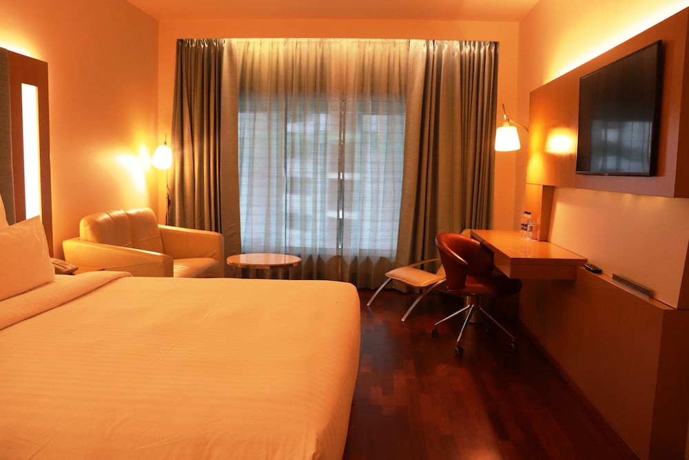 Novotel Visakhapatnam Varun Beach Hotel 34/75