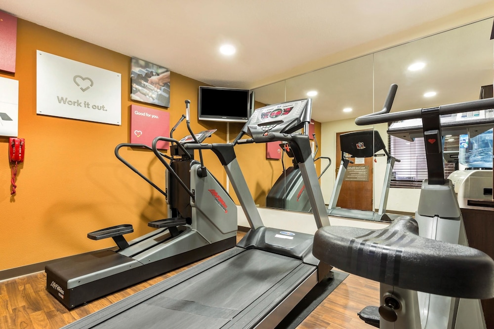 Comfort Suites Near I-80 And I-94 17/39
