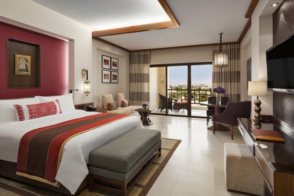 1 BEDROOM, SUITE, KING BED, CITY VIEW