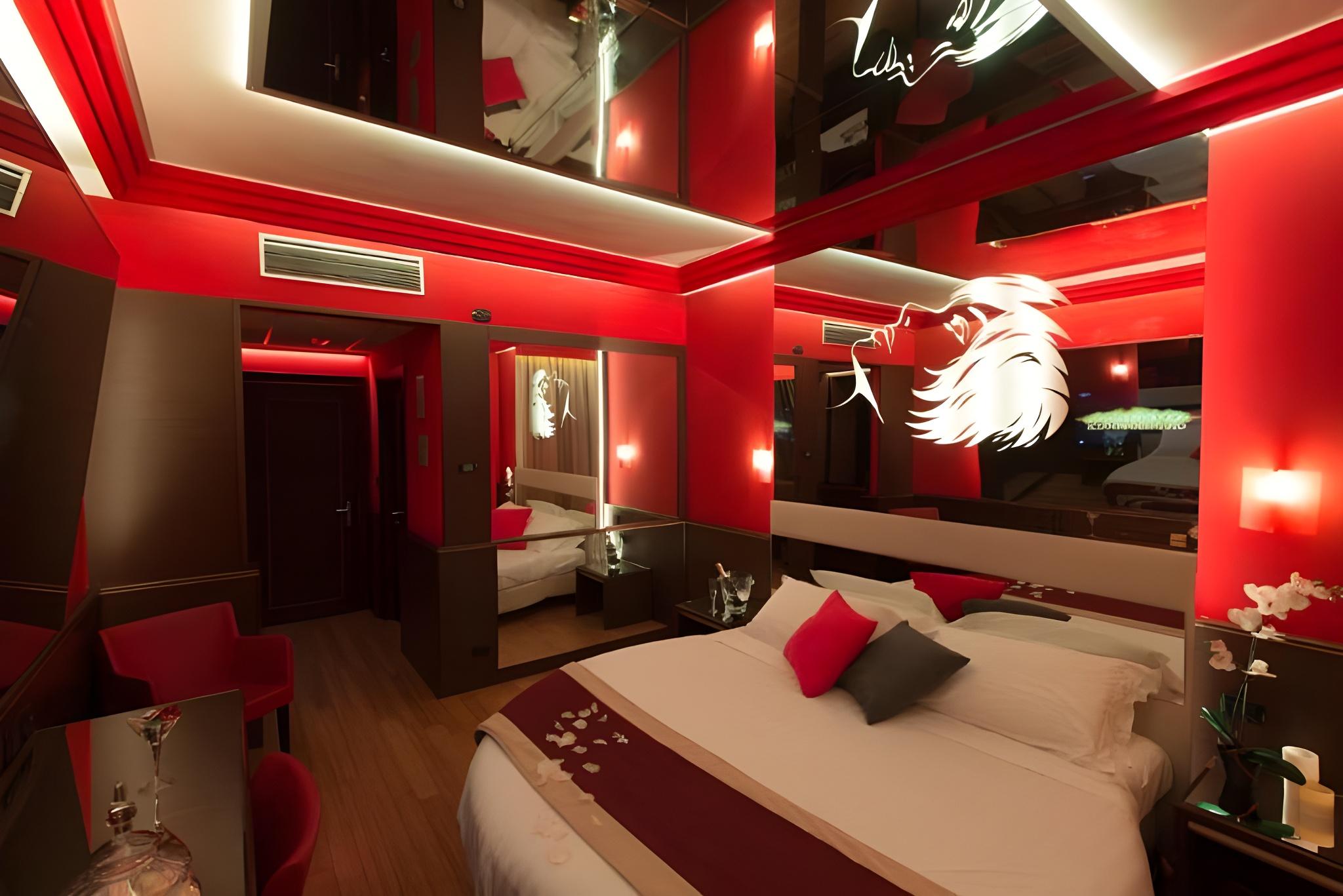 Budget, Single, Round Bed