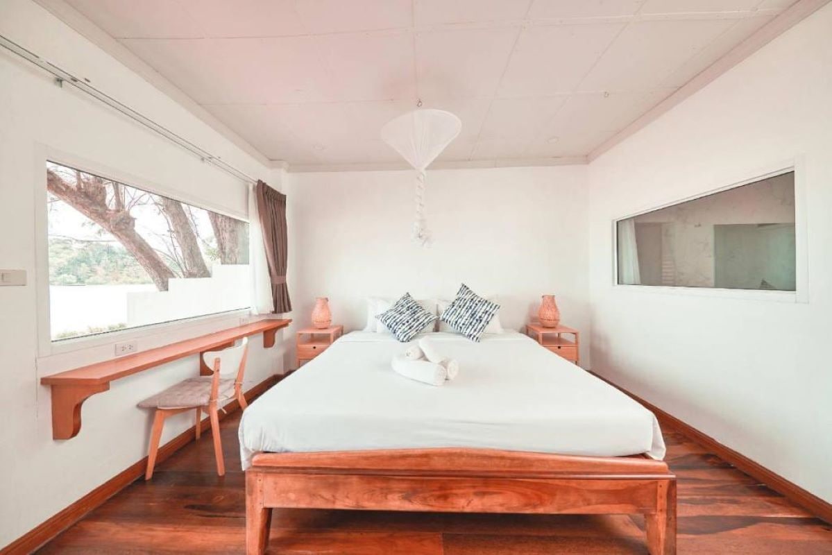 BUNGALOW, BEACH FRONT